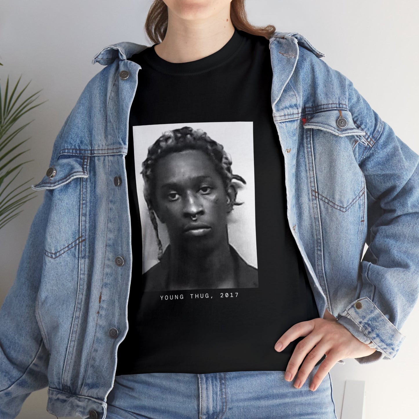 Camiseta con foto policial del rapero Young Thug, 2017