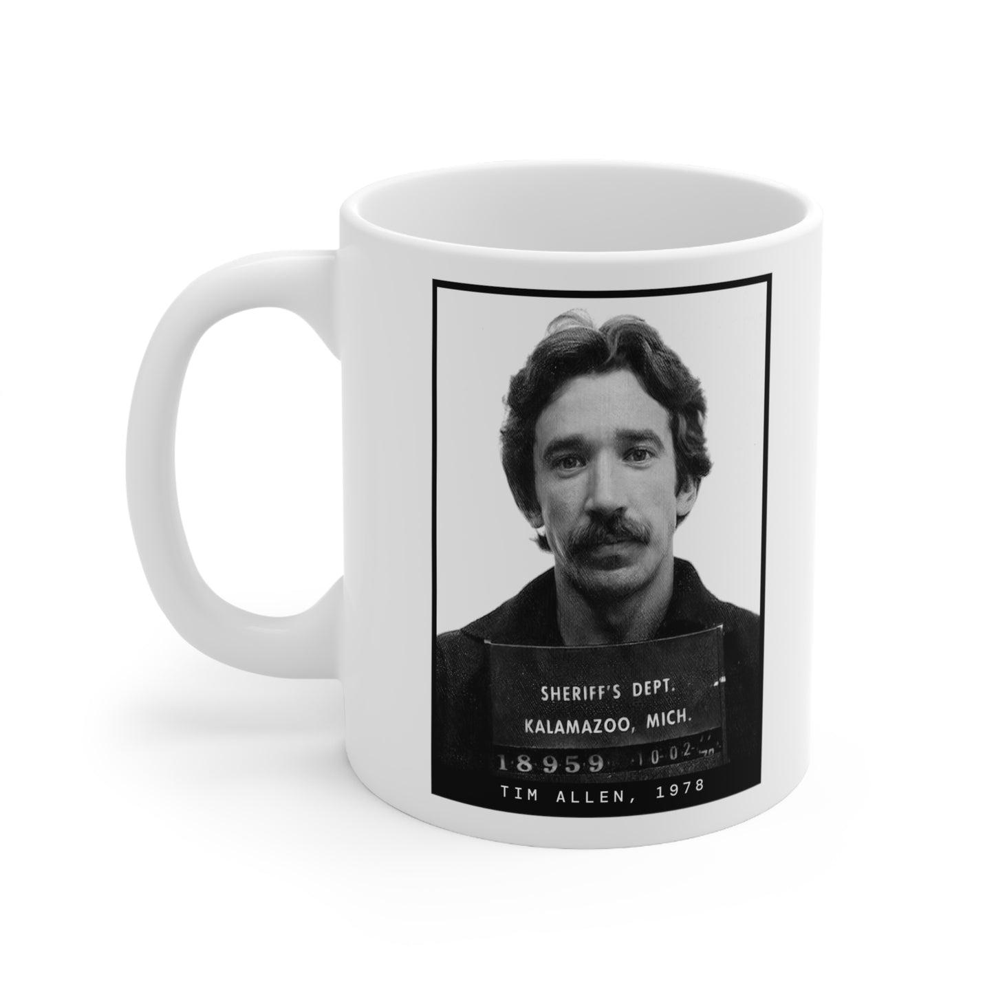 Taza con foto policial del actor Tim Allen, 1978